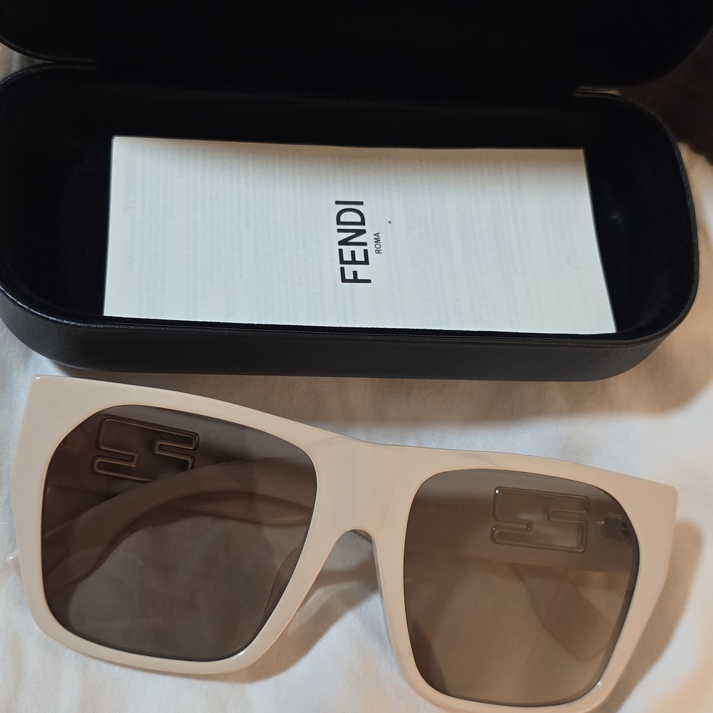 Fendi Cream Sunglass Temple with Silver Logo Detail - Picture 2 of 6